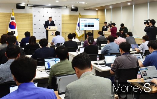 [머니S포토] 20년 공들인 인보사 허가 취소에 코오롱 '휘청'