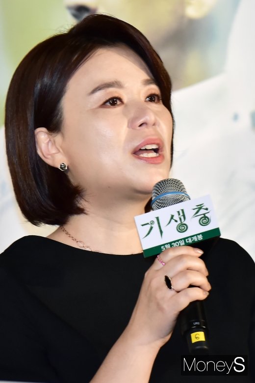 [머니S포토] 기생충 장혜진, 질의응답 도중 '울컥'