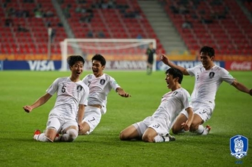 29일 오전(한국시간) 폴란드 티히 티히스타디움에서 열린 남아공과의 대회 조별리그 F조 2차전에서 1-0 승리를 거둔 한국 대표팀. /사진=대한축구협회 제공
