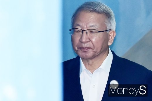 [머니S포토] 사법농단 혐의 양승태, 굳게 다문 입