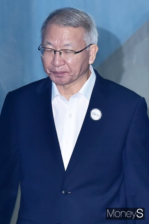 [머니S포토] 법정 향하는 양승태, 대법원장→피고인으로...