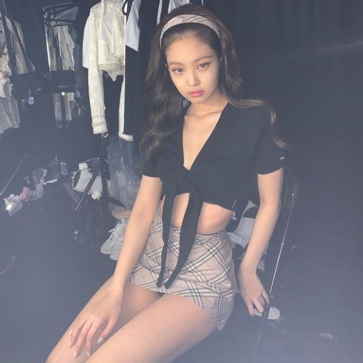 '블랙핑크' 제니, 아찔한 미니스커트룩 '섹시자태'