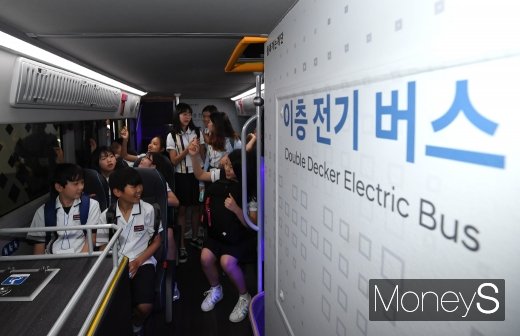 [머니S포토] 2층 전기버스 안쪽은 어떻게 생겼나