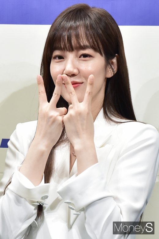 [머니S포토] 돌아온 멜로퀸 임수정, 귀여운 V