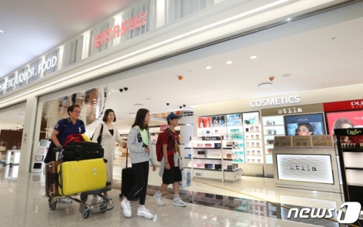 인천공항 제2여객터미널에서 엔타스듀티프리가 운영하는 입국장 면세점 모습./사진=뉴스1DB