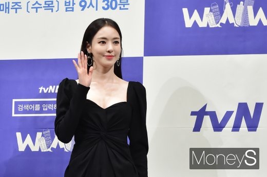 [머니S포토] 이다희, '블랙에 뭍어나는 우아함'
