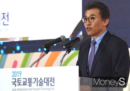 [머니S포토] 개회사하는 손봉수 국토교통과학기술진흥원 원장