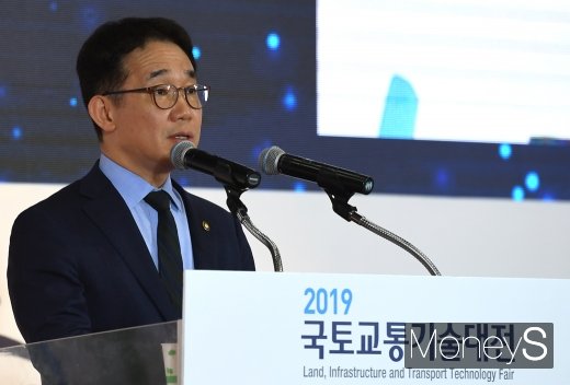 [머니S포토] 박선호 국토교통부 차관의 기념사