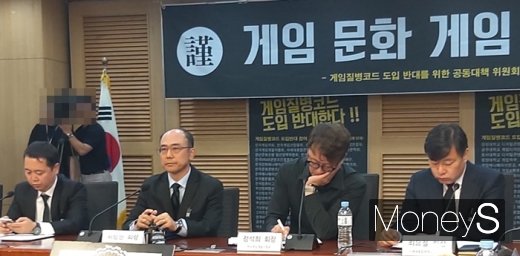 왼쪽부터 황성익 한국모바일게임협회 회장, 위정현 한국게임학회 회장 겸 공대위 대표, 정석희 한국게임개발자협회 회장, 최요철 차세대융합콘텐츠산업협회 회장. /사진=채성오 기자