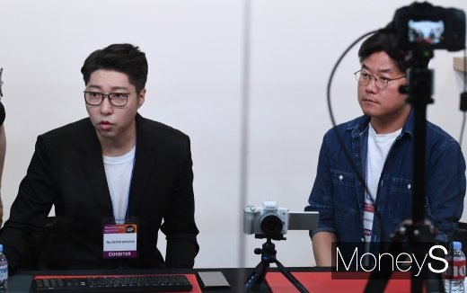 [머니S포토] 함께 방송하는 대도서관과 나영석PD (P&I 2019)