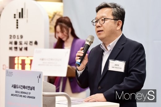 [머니S포토] 2019 서울비엔날레 인사말 전하는 진희선 부시장