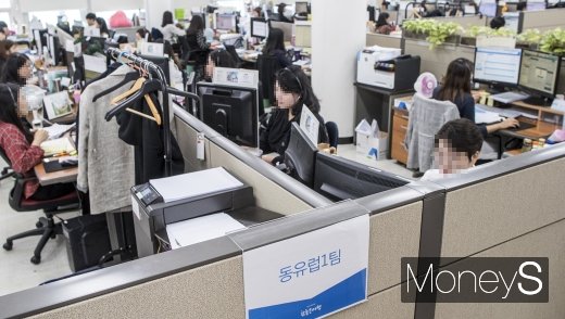 [머니S포토] 헝가리 유람선 침몰, 분주한 참좋은여행사