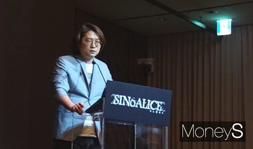 박재민 넥슨 모바일사업본부장이 시노앨리스 미디어쇼케이스를 진행하고 있다. /사진=채성오 기자