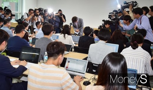 [머니S포토] 고개 숙인 참좋은여행사