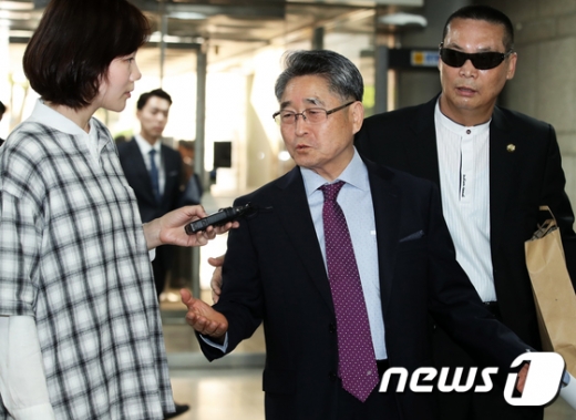 지만원씨가 지난 16일 오후 서울 서초구 서울중앙지법에서 열린 속행공판에 출석하고 있다. /사진=뉴스1
