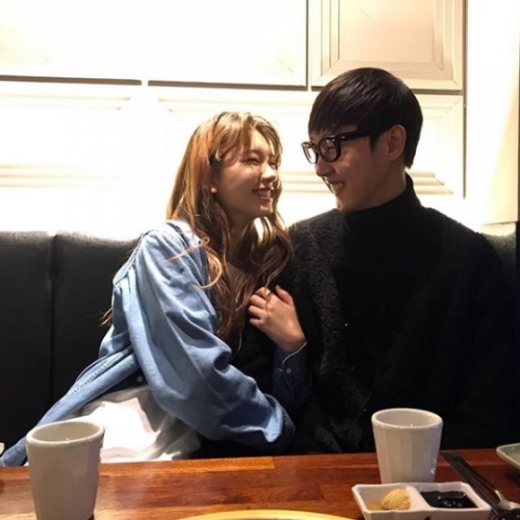 김진경(왼쪽)과 크루셜스타. /사진=크루셜스타 인스타그램