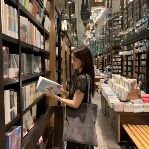 김소영, 서점서 독서 삼매경 '임신근황'