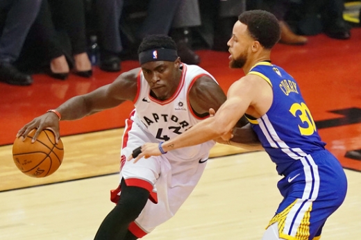  31일(한국시간) 캐나다 온타리오주 토론토 스코티아뱅크 아레나에서 열린 2018-2019시즌 NBA 파이널 1차전에서 대활약한 토론토 랩터스의 파스칼 시아캄(왼쪽). /사진=로이터