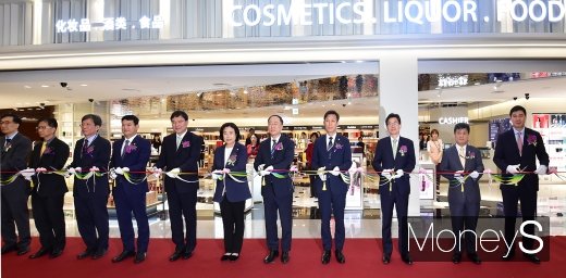 [머니S포토] 관광객 이용 편의 활짝 연 인천공항 입국면세점