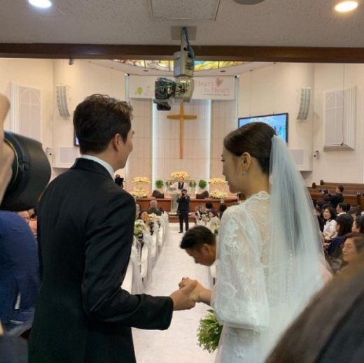 배우 김석훈과 신부 모습. /사진=배우 이상엽 인스타그램 캡처
