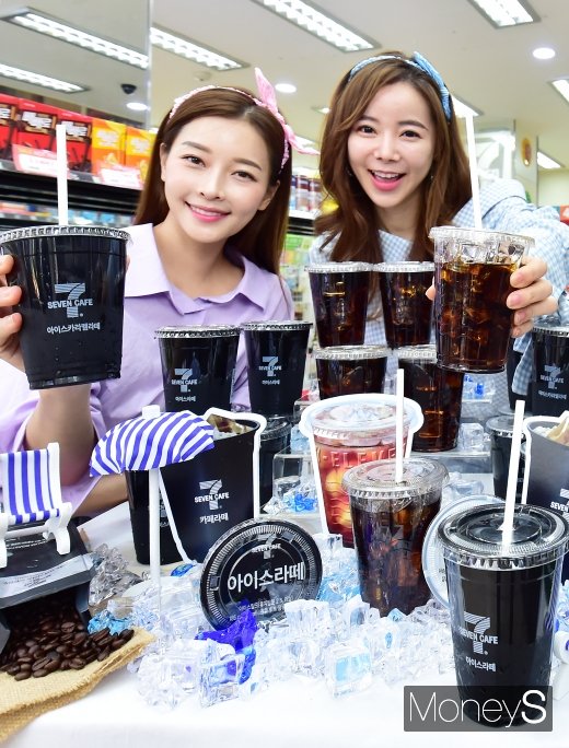 [머니S포토] 편의점 아이스커피 돌아왔다,  '세븐카페 아이스 3종' 출시