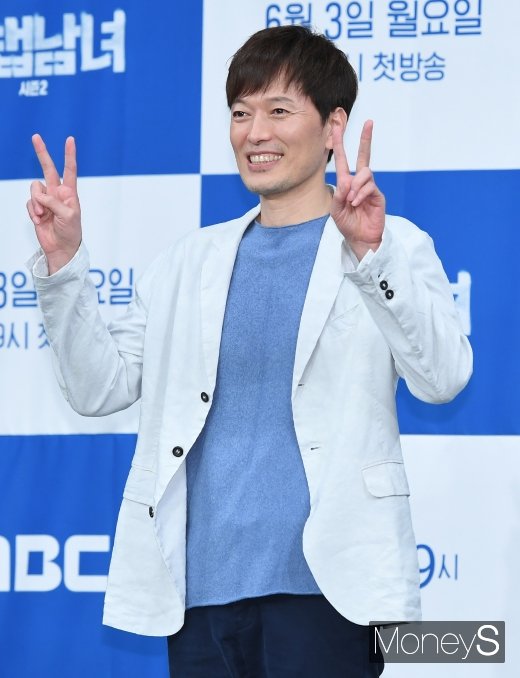 [머니S포토] 정재영 '깜찍하게 브이'