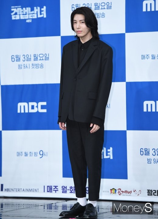 [머니S포토] 노민우, 올블랙 스타일링