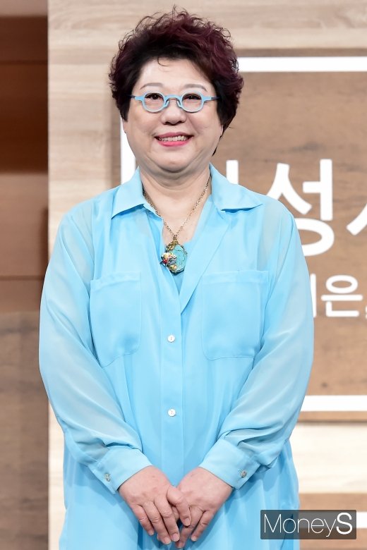[머니S포토] 여성시대 20주년 기자간담회, 행복미소 만개한 DJ 양희은