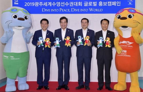 왼쪽부터 김영록 전남도지사, 이낙연 국무총리, 이용섭 광주광역시장, 조영택 조직위 사무총장./사진제공=광주광역시