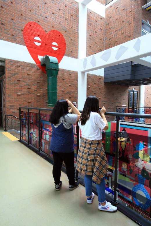 대구예술발전소 곳곳에서 만나는 옛 흔적들 입힌 작품들. /사진=한국관광공사