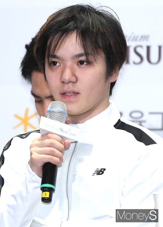 [머니S포토] 취재진 질문에 답하는 우노 쇼마