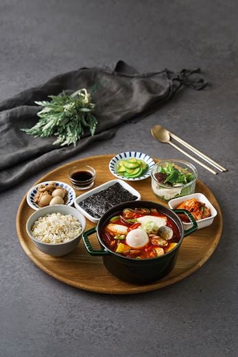 풀무원푸드앤컬처, 모던 가정식 반상 전문점 ‘찬장’ 신세계백화점 충청점 오픈