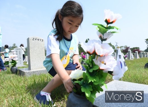 [머니S포토] '감사한 마음을 담아'