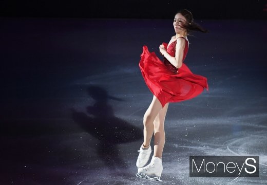 [머니S포토] 김예림 '고난도 점프'