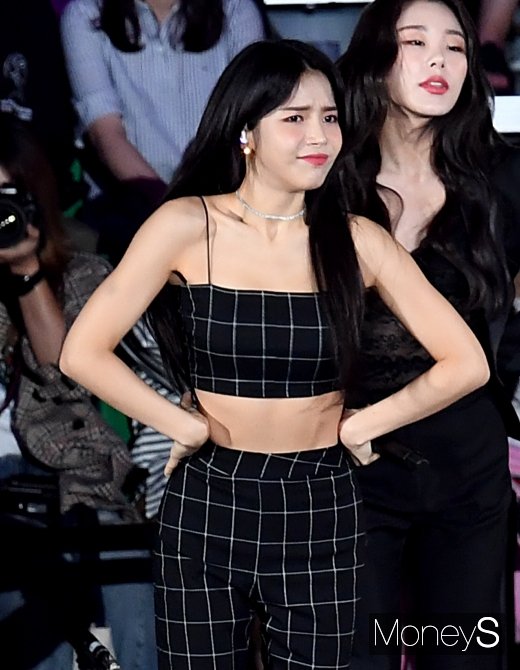 [머니S포토] 마마무 솔라, 시원하게 드러낸 어깨라인