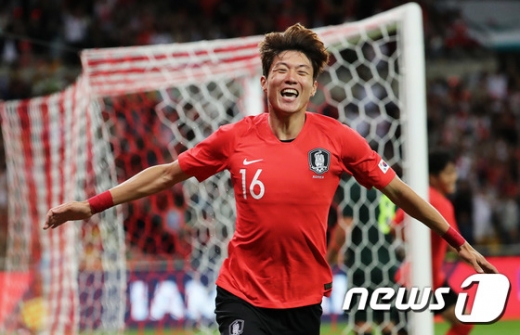 7일 오후 5만여명의 관중들이 가득 찬 부산 아시아드 주경기장에서 호주와 A매치 평가전에서 결승골을 터뜨린 대한민국의 공격수 황의조. /사진=뉴스1