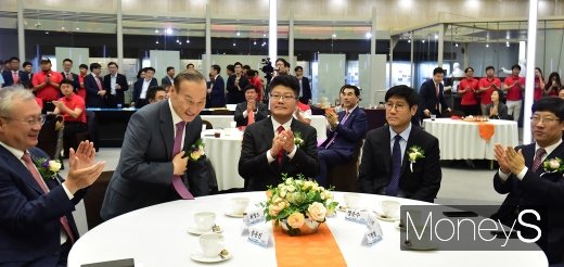[머니S포토] 까스텔바쟉 코스닥 상장 기념식의 최병오 회장