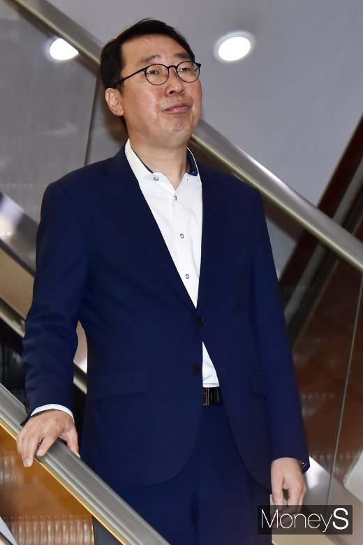 [머니S포토] 윤영찬 전 수석, 고 이희호 여사 빈소 조문