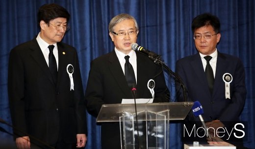 [머니S포토] 고 이희호 여사 장례 계획 설명하는 김성재 상임이사
