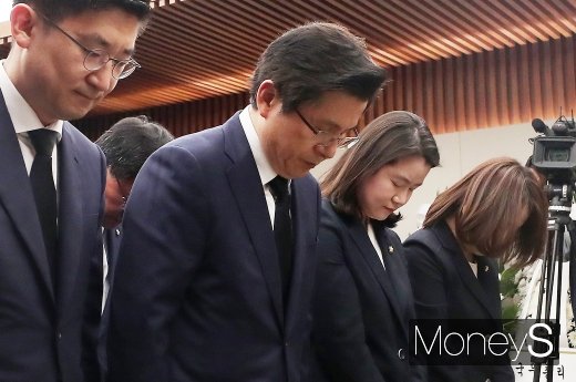 [머니S포토] 조문하는 황교안 대표