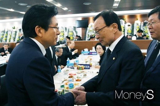 [머니S포토] 고 이희호 여사 빈소에서 만난 여야 대표