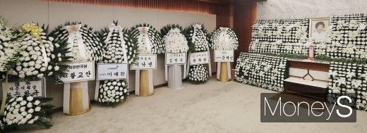 [머니S포토] 고 이희호 여사 빈소에 놓인 당정청 화환들