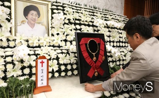 [머니S포토] 고 이희호 여사 영정과 무궁화대훈장