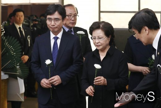[머니S포토] 고 이희호 여사 빈소 찾은 유시민-권양숙