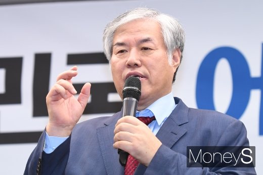 [머니S포토] 전광훈 한기총 목사 무슨 얘기하나
