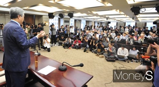 [머니S포토] 전광훈 한기총 회장 '대통령 하야' 주장