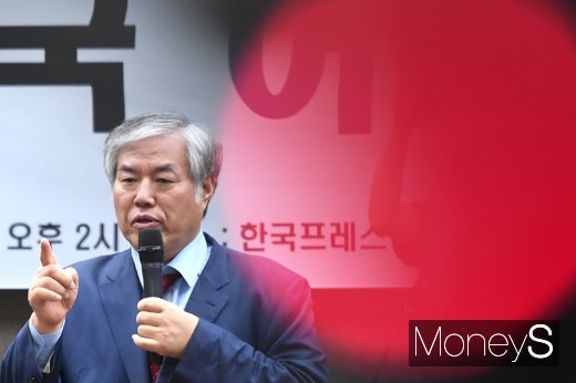 [머니S포토] 전광훈 회장 '문재인 대통령 하야 주장'
