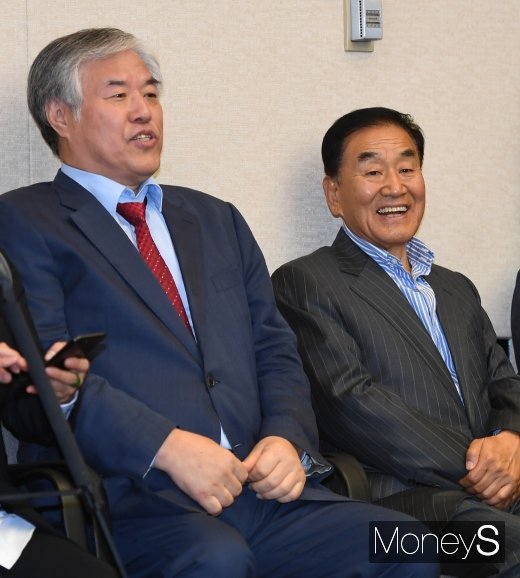 [머니S포토] 나란히 앉은 전광훈·이재오
