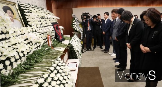 [머니S포토] 고 이희호 여사 빈소 조문하는 정의당 대표단