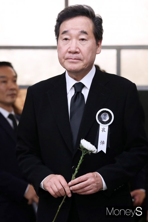 [머니S포토] 이낙연 총리, 침통한 표정으로 고 이희호 여사 조문